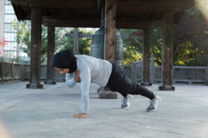 PLANK SHOULDER TAPS - Step 4