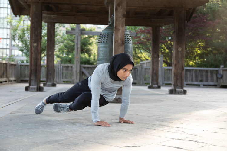 PLANK with KNEE TO Alternate ELBOWS - Step 3