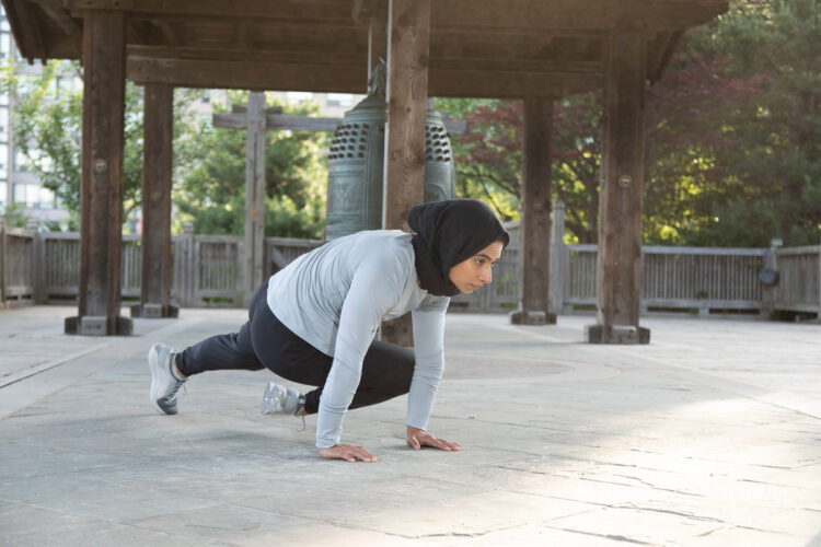 PLANK with KNEE TO Alternate ELBOWS - Step 4