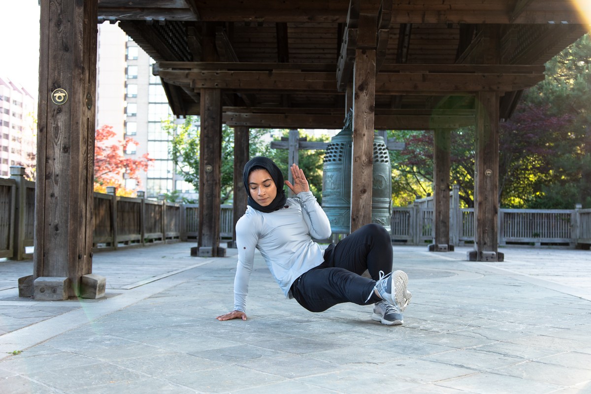 ALTERNATING FRONT KICK THROUGH finish