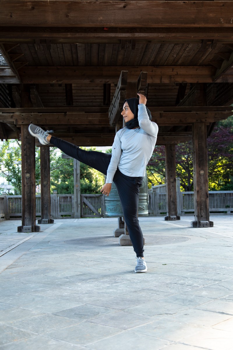 Criss cross with kick finish